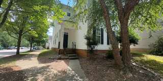 Welcome Home to Oakhurst 3 bedroom/2.5 bathroom Gallery 1
