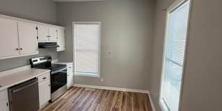 2 bedroom, new floors, walkable! Gallery 3