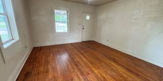 1 or 2 Bedroom, 1-Bathroom Duplex with central heat and air Gallery 4