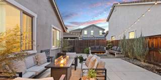 Newer Home on Large Corner Lot with Lots of Natural Light! Gallery 42