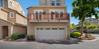 Bright & Spacious Rental Home in Prime Central Location Gallery 1