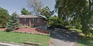 NICE 4-BEDROOM DUPLEX UNIT WITH GARAGE IN SUNNYSIDE! WATER, SEWER & TRASH INCLUDED! Gallery 1