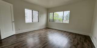 Large centrally located unit with shared yard Large centrally located unit with shared yard Gallery 21