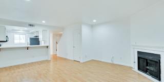 Hidden Silicon Valley Oasis! 2BR/2.5BA Townhome with TWO Private Patios, 2 Dedicated Parking Spaces, Pool, Tennis Courts & Utilities Included! Gallery 28