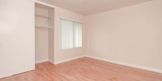 Spacious End-Unit 2 Bed, 2 Bath with Den For Lease in Irvine Gallery 13