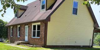 Charming 3 Bedroom Home in the Heart of Clarksville - Now Available! Gallery 1