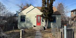 727 Woodford Street - Front Gallery 1