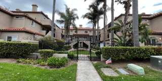 $1000 OFF FIRST MONTH’S RENT! 3 Blocks To Downtown! Upper: 3 Bedroom 3 Bath, Gallery 1