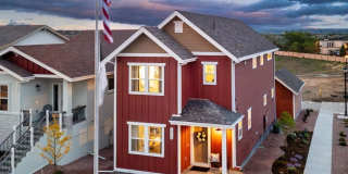 Furnished 3 Bed/Office Luxury Model Home on Westside Gallery 1