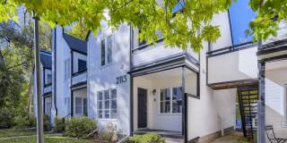 Downtown 2 BDR / 2BA - Walk to Everything Gallery 1