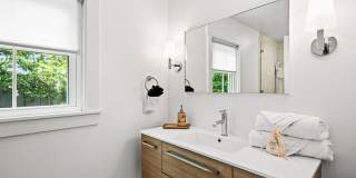 17 26th Avenue Gallery 8