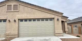 Beautiful 3 Bedroom Townhome Near Kingman Hospital! Gallery 1