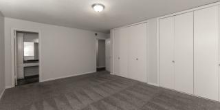Colonial Apartments Gallery 23