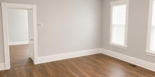 Lower 2 Bedroom Duplex Great Location! Gallery 7