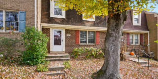 SPACIOUS 3 BEDROOM TOWNHOME FEATURING, 2 FULL BATH 1 HALF BATH IS AVAILABLE NOW IN THE DESIRABLE MIDDLEBRIDGE COMMUNITY Gallery 1