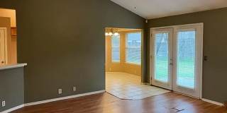 Spacious 3BD/2BTH In Yukon Gallery 4