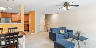 Room in 3 Bedroom Home at Ivory Run Way Gallery 3
