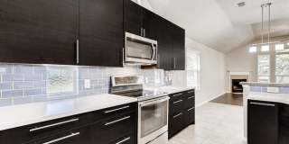 4-BEDROOM HOME IN LAKESIDE Gallery 7