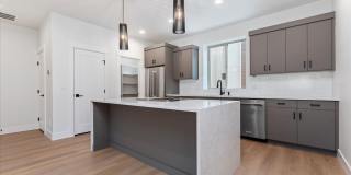 BRAND NEW 3 bed 3.5 bath townhouse Gallery 1