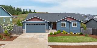 Spacious 5-Bedroom Home in Desirable NW McMinnville Gallery 1