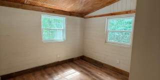 Charming NE Cottage! Gallery 29