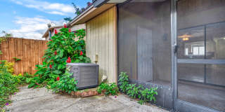 Spacious 1-bedroom, 1.5-bath, two-story Kirby Creek townhome close to N. Dale Mabry Gallery 20