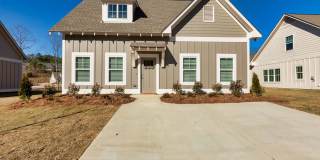 Single Family Home With Spacious Fenced Backyard! Gallery 1