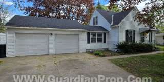 Bloomington Single Family Home, 2 Car Garage, new kitchen appliances! Gallery 1