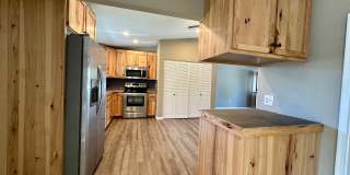 Pet-Friendly 4 Bedroom Home with Fenced Yard & Air Conditioning Gallery 23