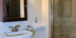 Charming 2 Bedroom/2 Bathroom Townhome in Federal Hill W/ Parking Gallery 11