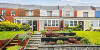 Stylish NE DC 2BR/1.5BA Townhome with Space, Comfort  Charm Gallery 1