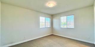 1672 E Harvard Gallery 21