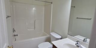 405 Lindenhurst Ct Gallery 14