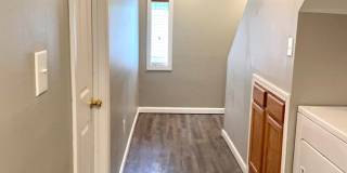 Spacious 3 bed/2 bath - walk to campus! Gallery 21