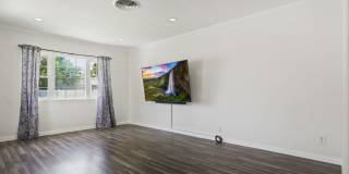 13842 Hamlin Street Gallery 6