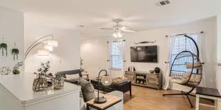 Fully Furnished 3 Bedroom near Greenbelt in Southeast Austin- Easy Access to 35! Gallery 7