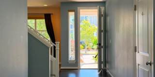 Spacious 4-Bed Home with Loft & Covered Patio in North Creek Gallery 5