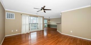 Excellent Elevator Condo for Lease Gallery 5