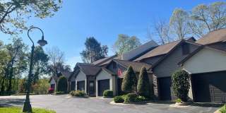 Spacious 2 Bed, 2 Bath Townhouse in Prime Hickory Location – 1,322 Sq. Ft. Gallery 1