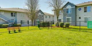 Sunfield Lakes Apartments Gallery 22