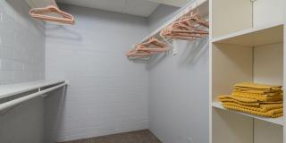 Water's Edge Apartments Gallery 4