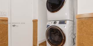 6423 Collins Ave Gallery 29