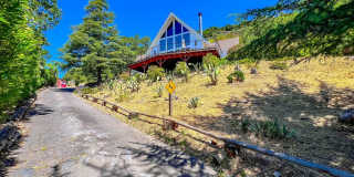 Stunning Alta Heights Hillside Home with Panoramic Views & Expansive Deck Gallery 3
