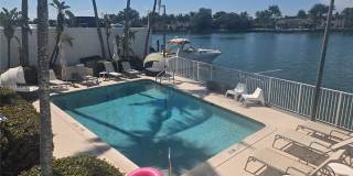 5880 Collins Ave Gallery 20