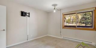 Steps to the Runs, Mountain Views, Spacious Ski Run 1 Bedroom Condo Gallery 12