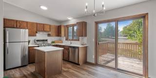 4 Bedroom Home in Eagan Gallery 1