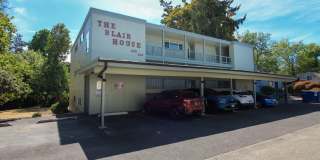RENT SPECIAL: FREE First Full Month's Rent With One Year Lease! ~ 227 24th Gallery 1