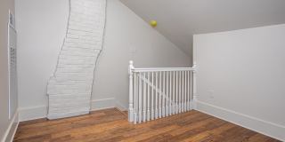 Uptown Renovated 1/1.5 apartment with Private Backyard Gallery 8