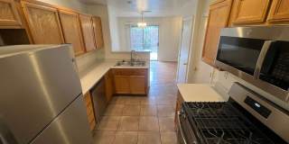 3 bedrom 2.5 bath Gated Community Townhome with community  Pool, Spa & Private Garage Gallery 10