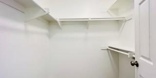 Beautifully Vista Upgraded Upstairs Corner Condo Gallery 19